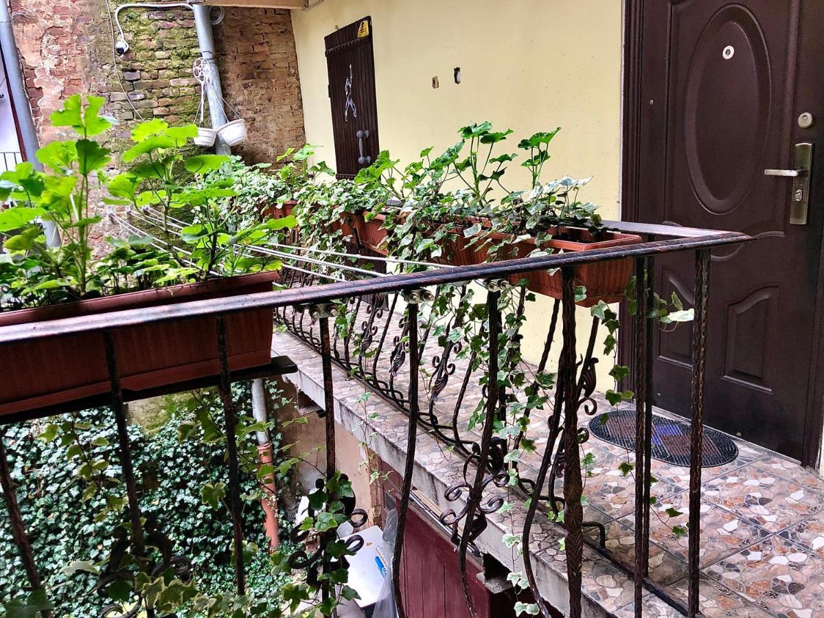 Romantic Apartments- In Historical Center Lviv Exterior foto
